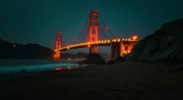 Голден Гейт Брідж Сцену Вночі Довгих Експозиції Від Пляжу — стокове фото