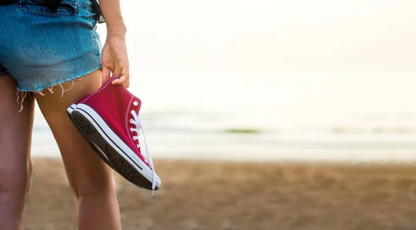 Girl Walking Water Beach Holding Sneakers — Stock Photo, Image