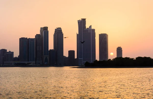 Moderne Sonnenuntergangsszene Der Uferpromenade Von Sharjah — Stockfoto