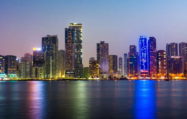 Sharjah Modernes Stadtbild Wasser Uae Zur Blauen Stunde — Stockfoto