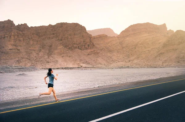 Girl Running Desert Road Outdoor Workout — Stock Photo, Image