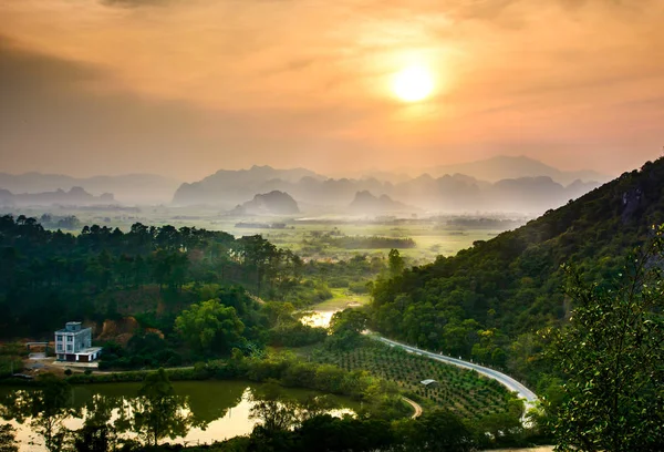 Puesta Sol Idílica Sobre Campos Arroz Chinos Naturaleza Provincia Guangxi — Foto de Stock