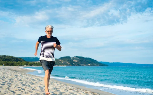Senior Man Running Beach Healthy Lifestyle — Stock Photo, Image
