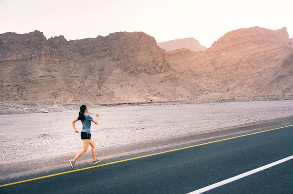 Girl Running Desert Road Outdoor Workout — Stock Photo, Image