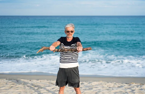 Senior Man Exercising Beach Wooden Log — Stock Photo, Image