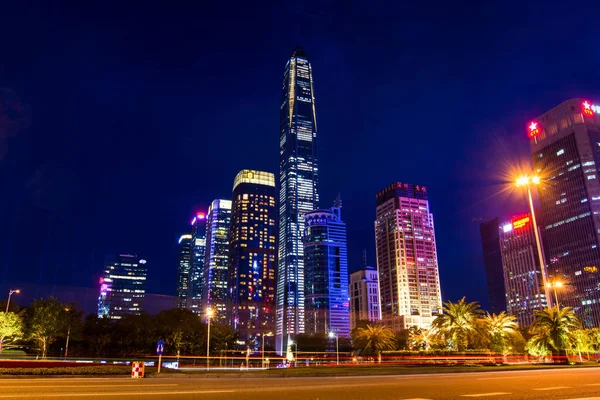 深セン 2018 深圳広東省中国の夜新都市近代的な繁華街の都市景観 — ストック写真