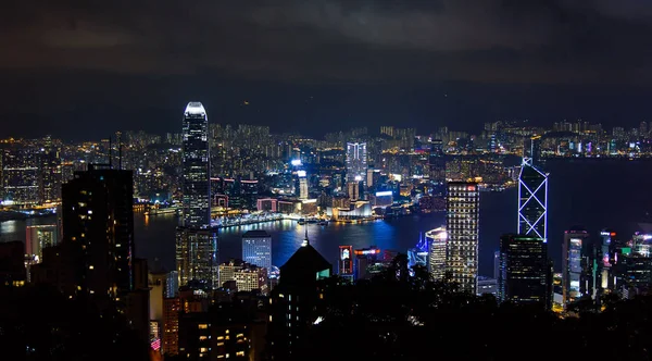 夜のビクトリア ピークから香港 2018 香港近代的な都市景観ビュー — ストック写真