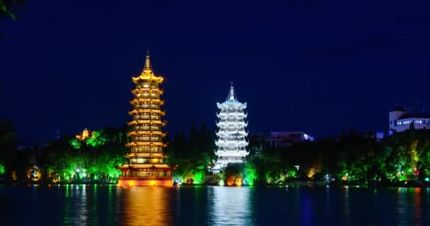 广西著名旅游景点桂林双子塔 Timelapse — 图库视频影像