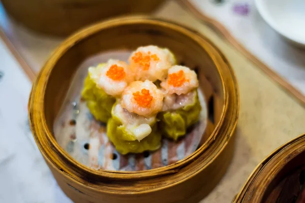 Κινέζικα Καντονέζικα Dimsum Γεύμα Σερβίρεται Στο Παραδοσιακό Μπαμπού Ατμόπλοιο — Φωτογραφία Αρχείου