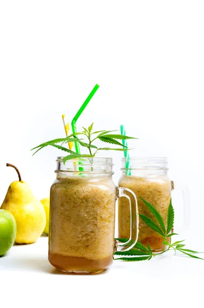 Φρούτα Smoothies Μαριχουάνα Λευκό Φόντο — Φωτογραφία Αρχείου