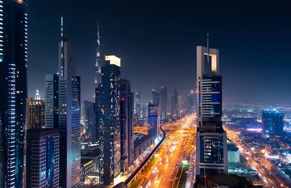 Dubai Innenstadt Nachtsicht Mit Modernen Wolkenkratzern Und Belebtem Verkehr — Stockfoto