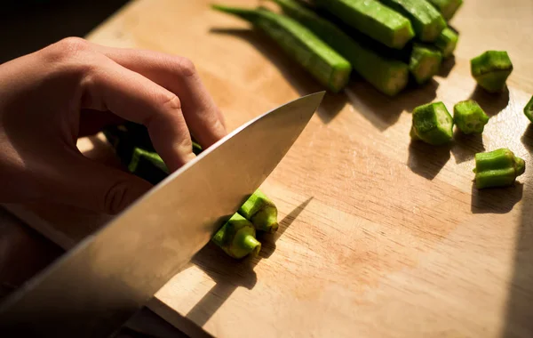 Woman Cutting Ladies Fingers Vegetable Cutting Board — Stock Photo, Image