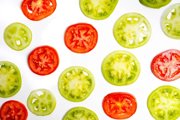 Δείτε Πράσινη Ντομάτα Φέτες Πάνω Λευκό Φόντο — Φωτογραφία Αρχείου