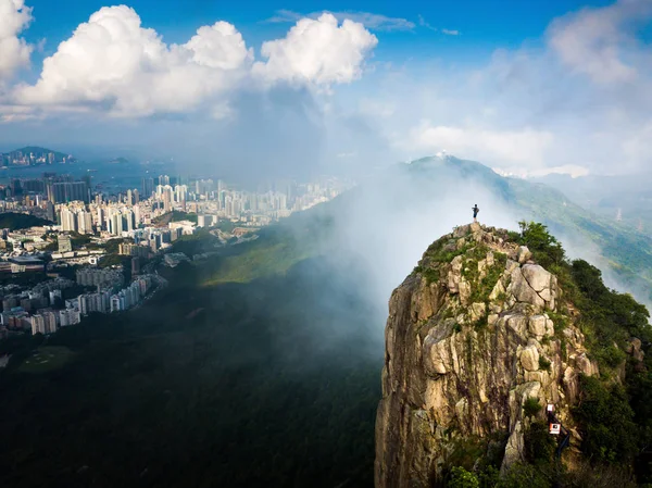 Hong Kong Şehir Manzarayı Aslan Kaya Hava Görünümünü Gelen Adam — Stok fotoğraf