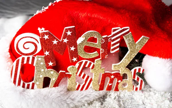 God Festlig Bakgrund Julkort Med Röda Santa Hatt — Stockfoto