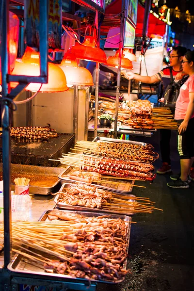 Nanning Cina Giugno 2017 Cibo Sulla Zhongshan Snack Street Mercato — Foto Stock