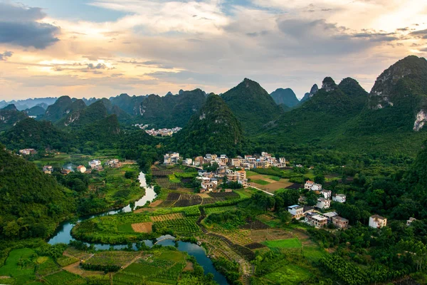 Erstaunliche Landschaft Von Yangshuo Reisfeldern Und Felsen China Luftaufnahme — Stockfoto