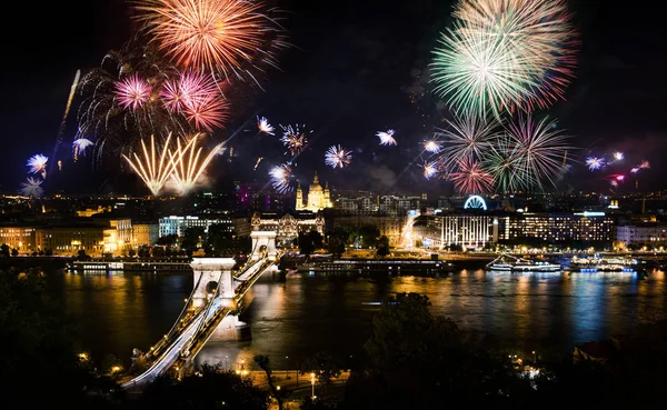 Fuochi Artificio Budapest Sulla Città Ponte Catena Notte — Foto Stock