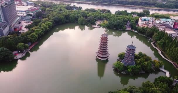 Vue Aérienne Parc Guilin Avec Deux Pagodes Guangxi Chine — Video