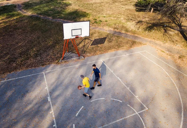 Pai Filho Jogando Basquete Parque Vista Aérea — Fotografia de Stock