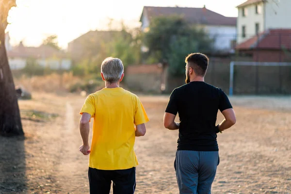 Senior Vater Und Sohn Laufen Park — Stockfoto