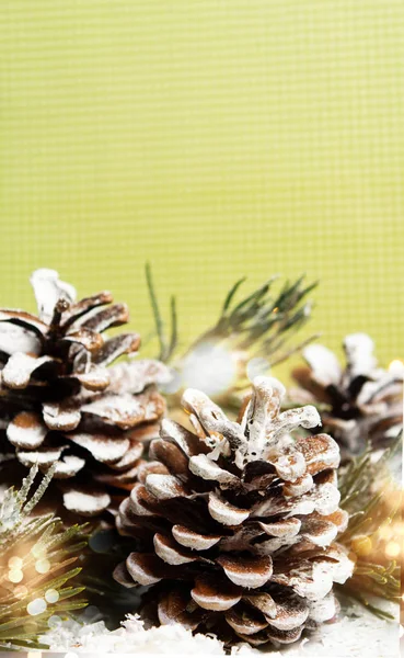Weihnachten Abstrakter Hintergrund Mit Tannenzapfen Und Tannenbaum — Stockfoto