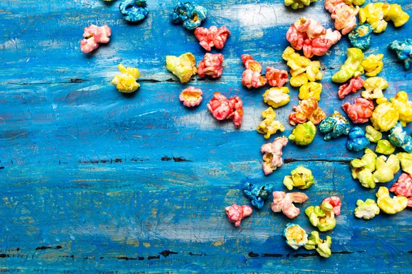 Popcorn Colorati Tavolo Legno Blu Vista Dall Alto — Foto Stock