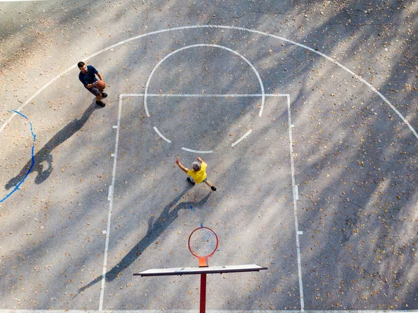 Padre Figlio Che Giocano Basket Nel Parco Vista Aerea — Foto Stock