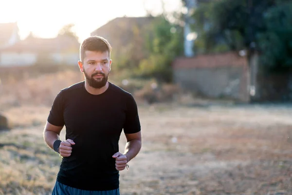 Uomo Che Corre Nel Parco Tramonto — Foto Stock