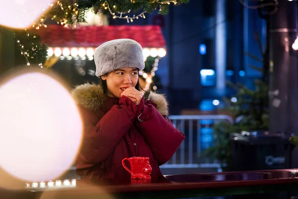 Woman Warming Drink Outdoors Winter Night — Stock Photo, Image