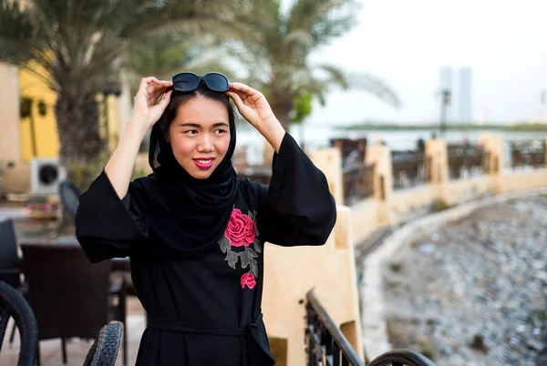 Schöne Muslimische Frau Hidschab Freien Porträt — Stockfoto
