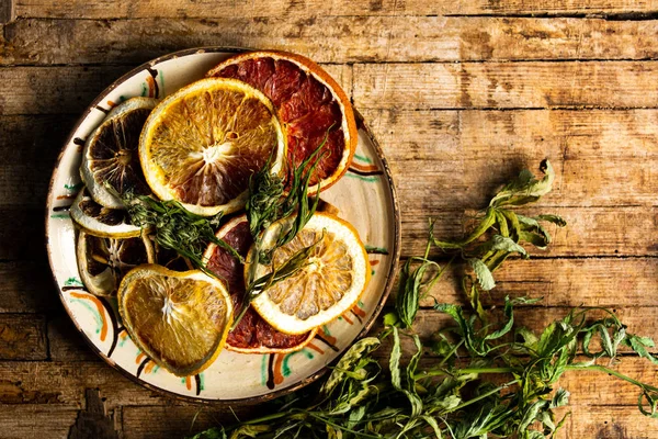 Frutas Secas Hojas Marihuana Una Mesa Plato —  Fotos de Stock