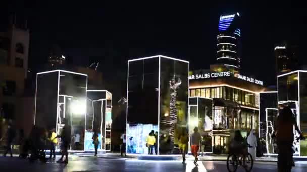 ドバイ アラブ首長国連邦 2018 回転鏡と光アートのインストールでブルジュ プラザのダウンタウン ドバイ — ストック動画