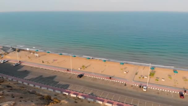 アラブ首長国連邦のラアス ハイマ首長国のフラミンゴビーチの空中ビュー — ストック動画