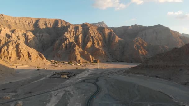 Desert Road Surrounded Sandstone Rocks Aerial View — Stock Video