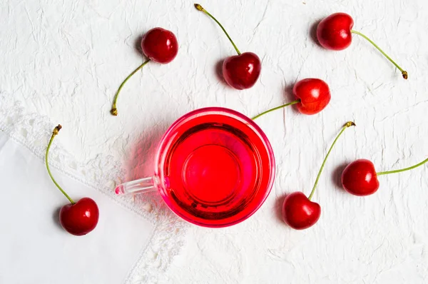 Tè alla ciliegia con frutta fresca — Foto Stock