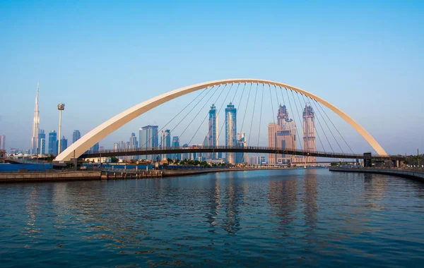 Panoramiczny widok z Dubaju od kanał wodny — Zdjęcie stockowe