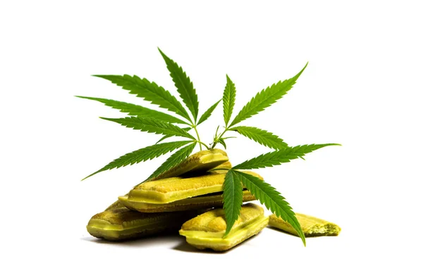 Marijuana cannabis desserter isolerade på vitt — Stockfoto