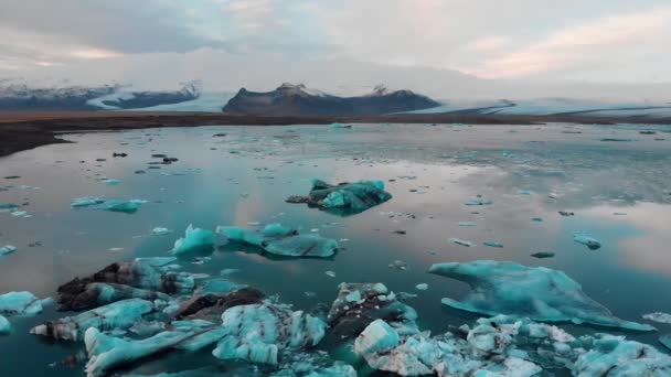 Laguna Glaciar Jokulsarlon en Islandia vista aérea de metraje — Vídeos de Stock