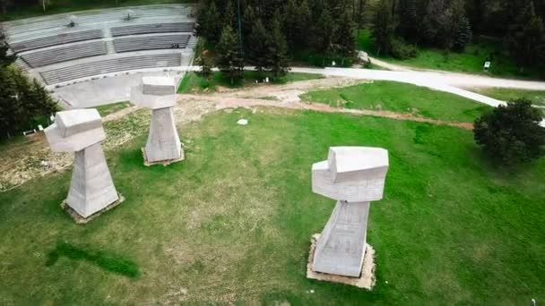 Parque Bubanj en Nis sur de Serbia vista aérea — Vídeo de stock