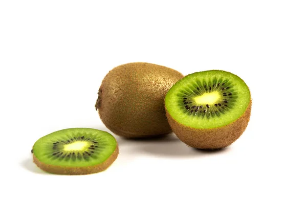 Kiwi en rodajas aislado sobre fondo blanco —  Fotos de Stock