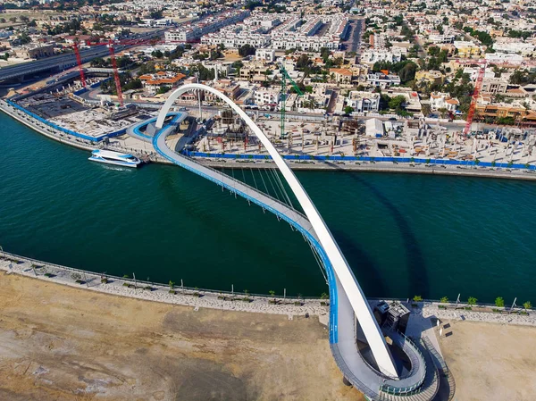 Dubai vattenkanal tolerans bro över bäcken antenn — Stockfoto
