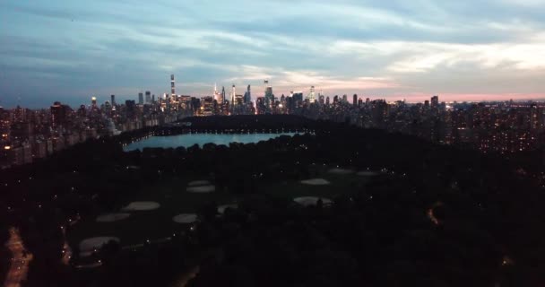Alacakaranlıkta Central Park Manhattan Havadan Görüntüleri — Stok video