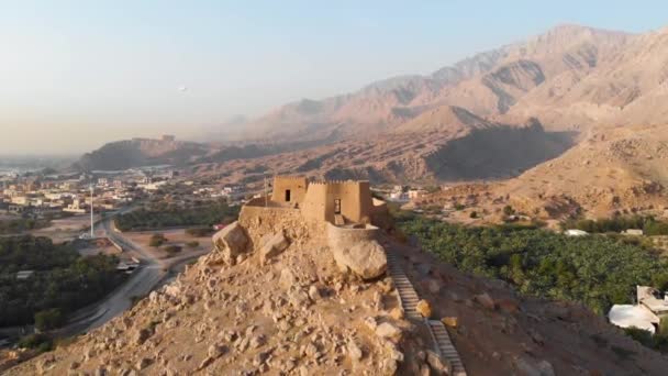 达亚堡在北拉斯哈伊马酋长国在阿联酋的空中镜头 — 图库视频影像
