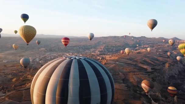 Balon Udara Panas Terbang Atas Kapadokia Tempat Perjalanan Terkenal Turki — Stok Video