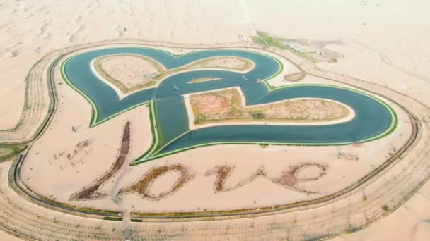 Forma Corazón Lagos Amor Dubai Vista Imágenes Aéreas Del Desierto — Vídeos de Stock