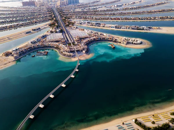 Монорейкова доріжка Palm, що веде на острів в Дубаї повітряної — стокове фото