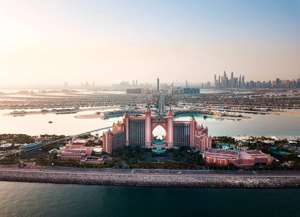 Dubai, United Arab Emirates - June 5, 2019: Atlantis hotel and the Palm island in Dubai aerial view — Stock Photo, Image