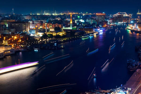 Dubai, Egyesült Arab Emírségek-június 4, 2019: csónakok a Dubai-patak — Stock Fotó