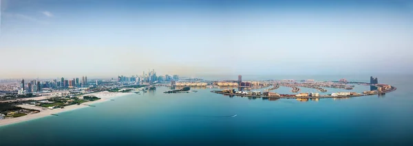 Aerial panoramic view of Dubai marina area and the Palm island — Stock Photo, Image